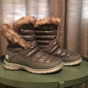 Women’s North Face booties